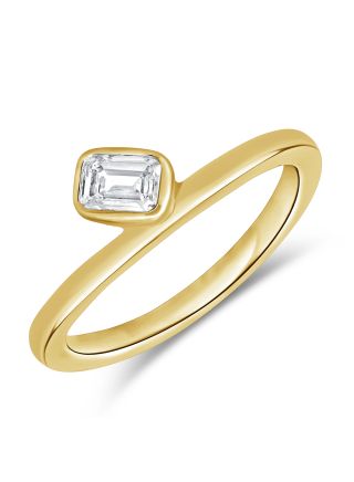 0.32CT EMERALD SHAPE DIAMOND SOLITAIRE BEZEL RING