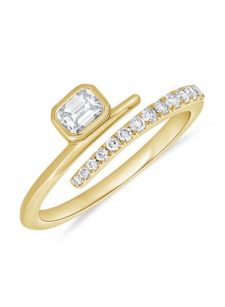 0.40CT EMERALD SHAPE AND ROUND DIAMOND BEZEL RING